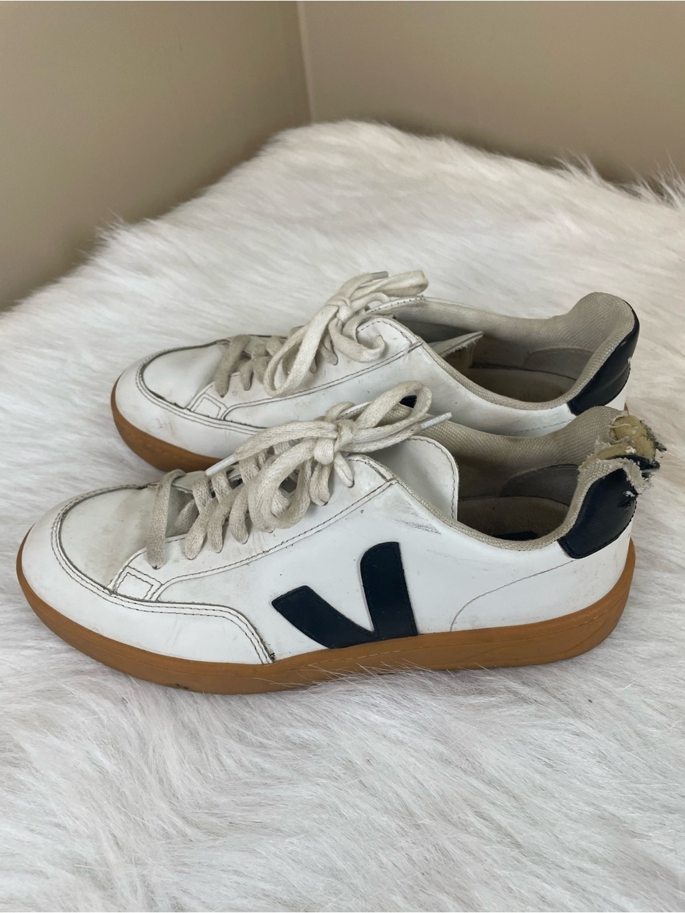 Veja v-12 White Sneakers with Black V and Gum Sole 39 8.5
